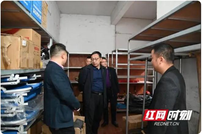 绥宁县人大常委会领导深入联点乡镇督导检查防汛、地质灾害防治、安全生产、森林防火等工作